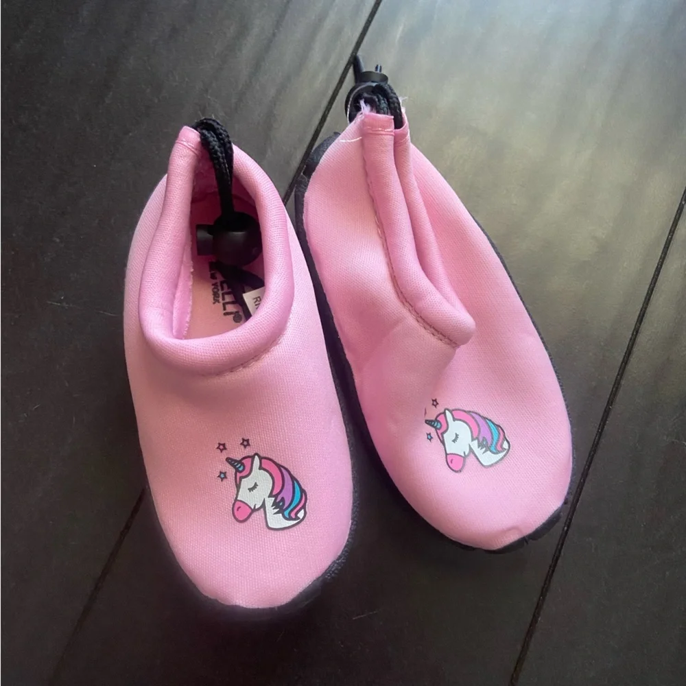 NWOT Capelli Unicorn baby girl water shoes size 4